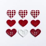 Récréatys Sachet boutons fantaisie cœurs rouges blancs paillettes
